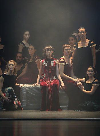 Atemlos durch die Nacht - das Ballett „Giselle“ am Gärtnerplatztheater- Premiere 17. November 2022 (©Foto: Marie-Laure Briane)